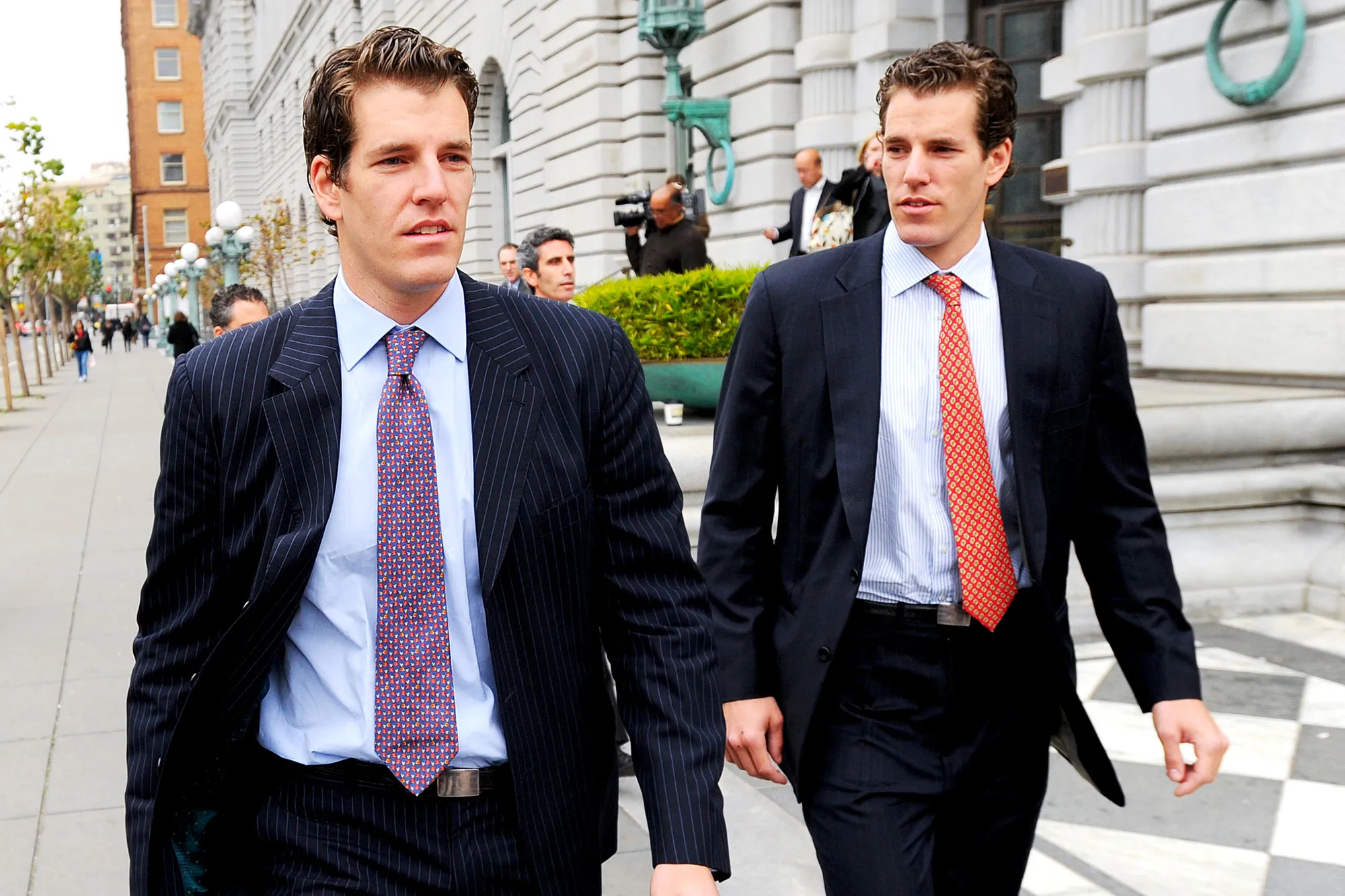 Winklevoss兄弟檔：從被盜創意到比特幣億萬富翁，為何是被低估的時機獵手
